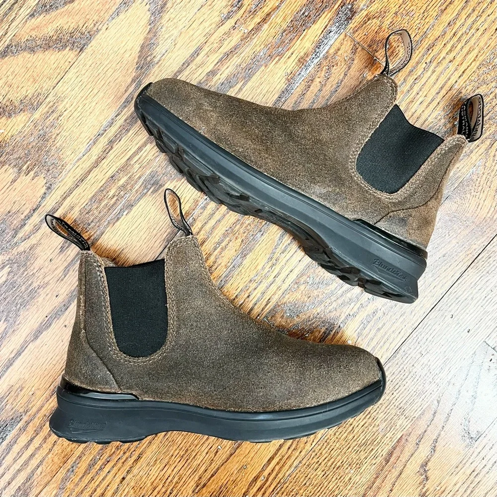 Blundstone #2144 active Chelsea boots in brown suede uppers